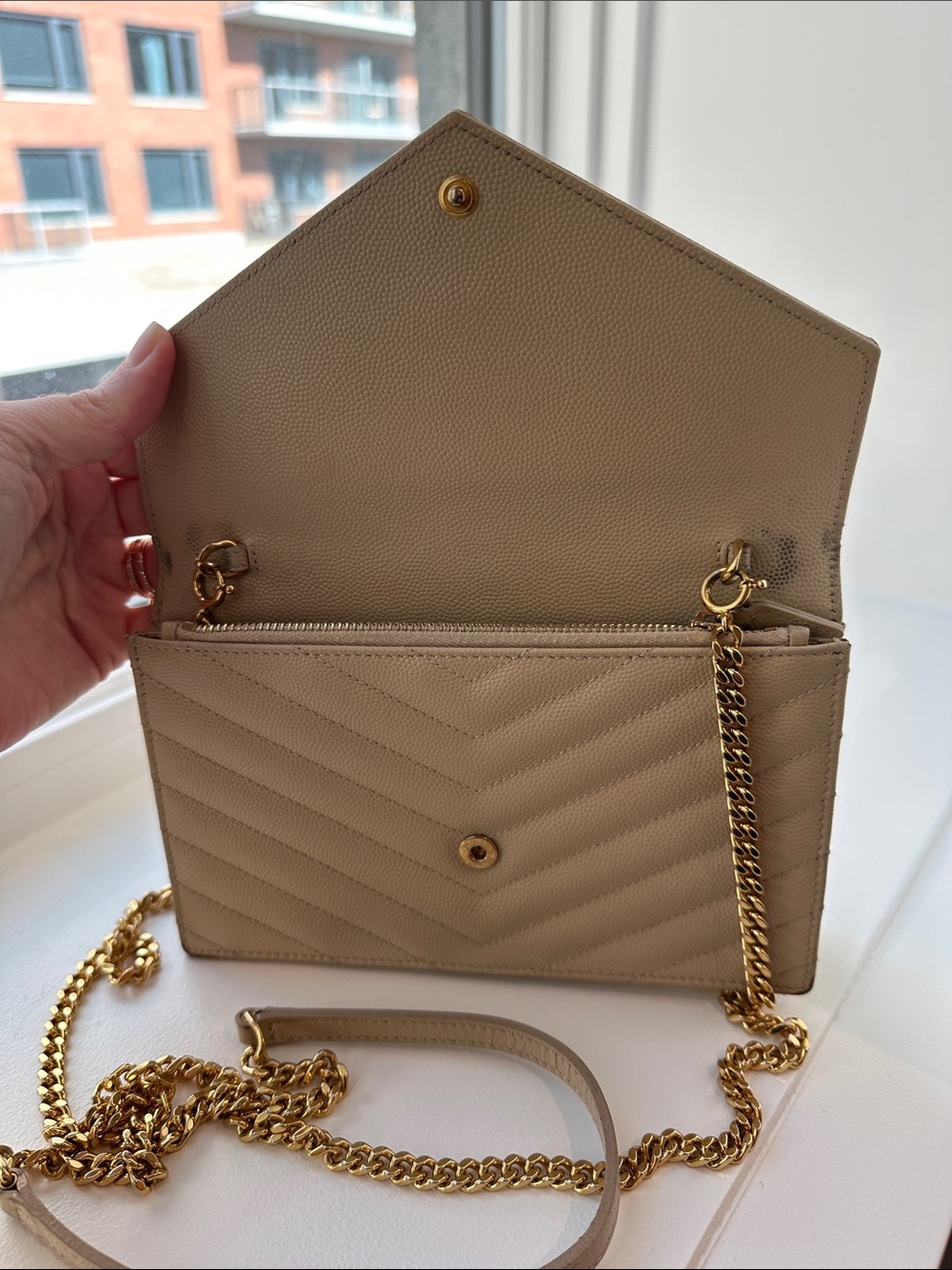 Saint Laurent Beige Chevron Quilted Chain Wallet - Picture 4 of 5